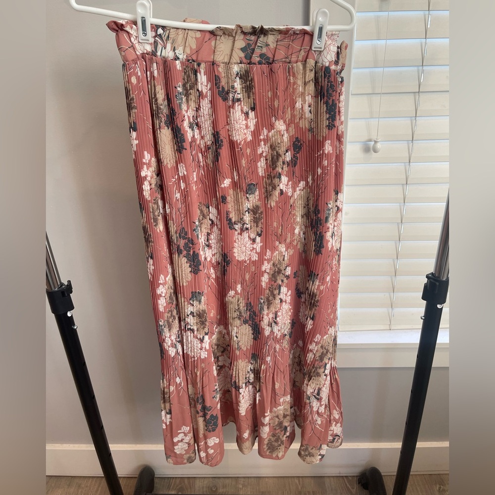 Simple Dusty Rose Floral Pleated Maxi Skirt